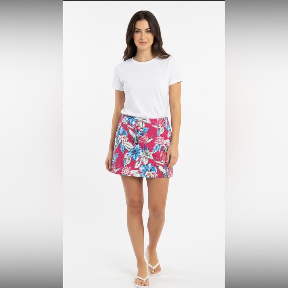 TOMMY BAHAMA Golf Skorts in a bright fuchsia floral print Size US X-Large